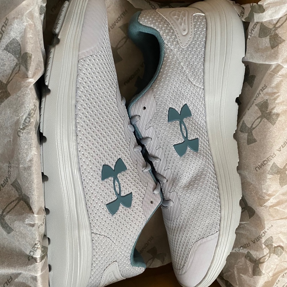 Shoes - Picture 2 of 3